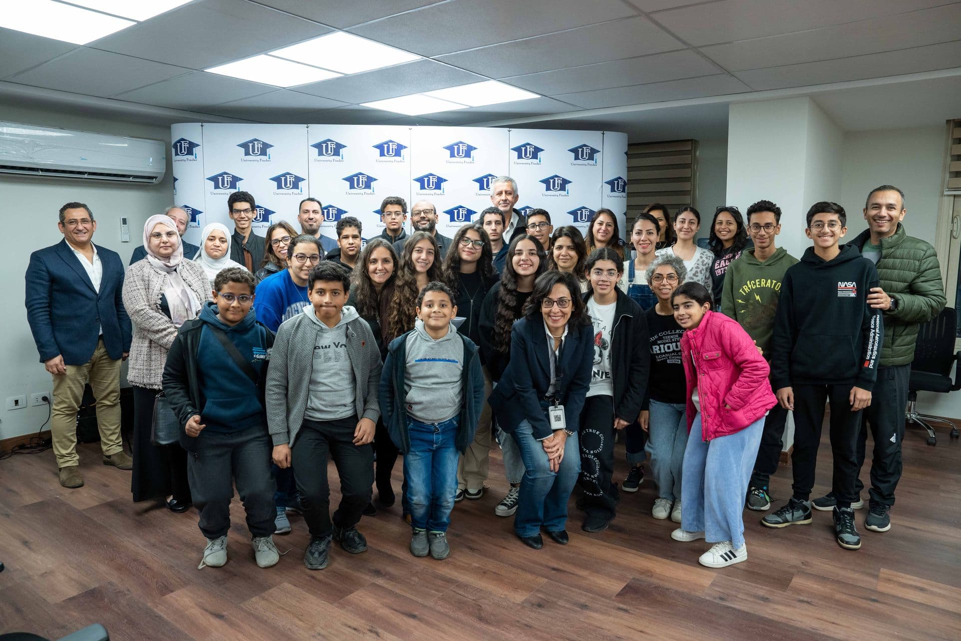 Pathfinder workshop group of students, families, and advisors